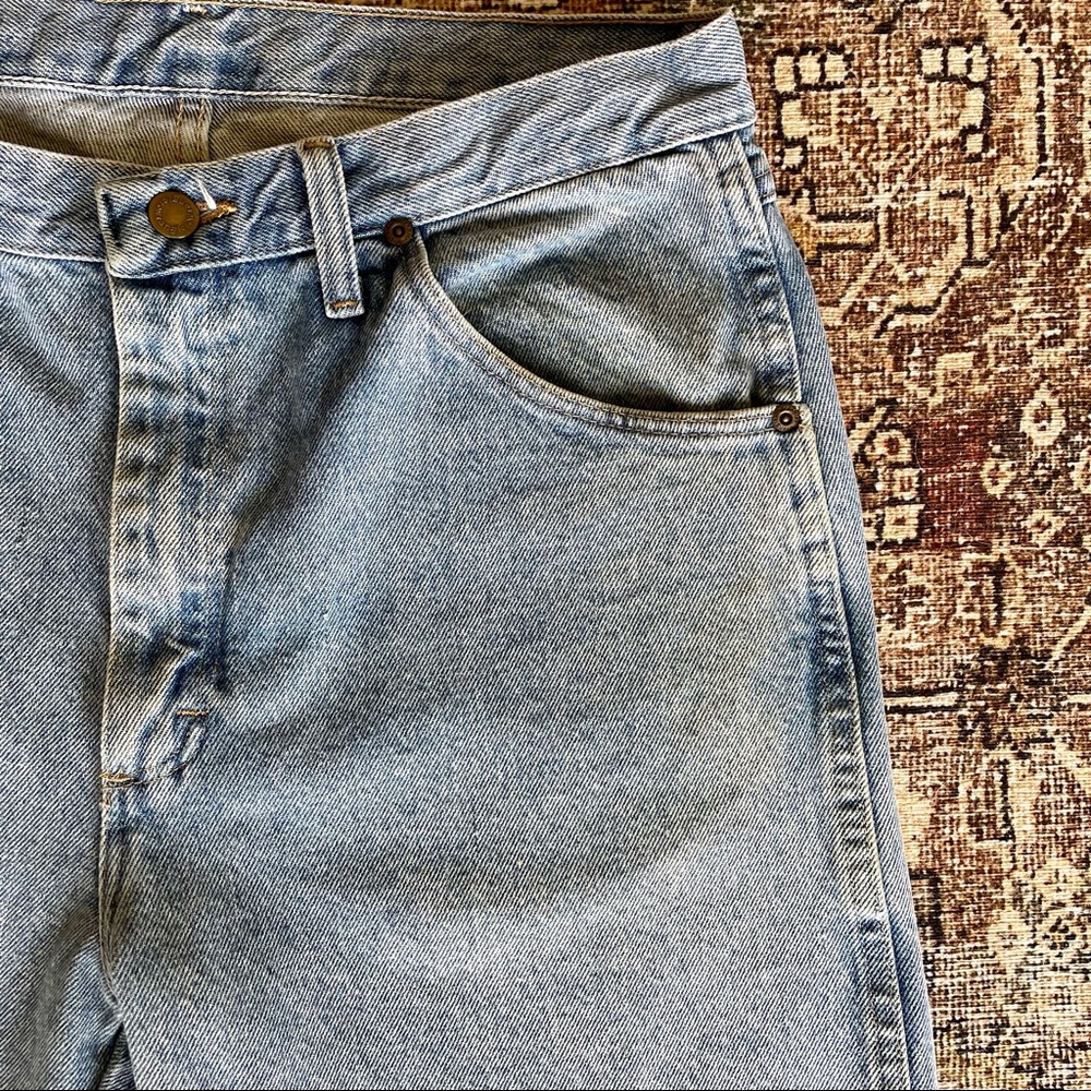 ✨SOLD✨ Vintage Wrangler Longline High Waisted Denim Cut Off Shorts - 32 - Picture 4 of 5